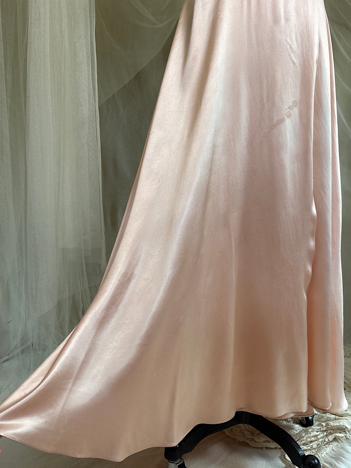 Vintage 1940's Dressing Gown - Dusty Rose Pink Crepe-Back Satin with Keyhole Back | S, M