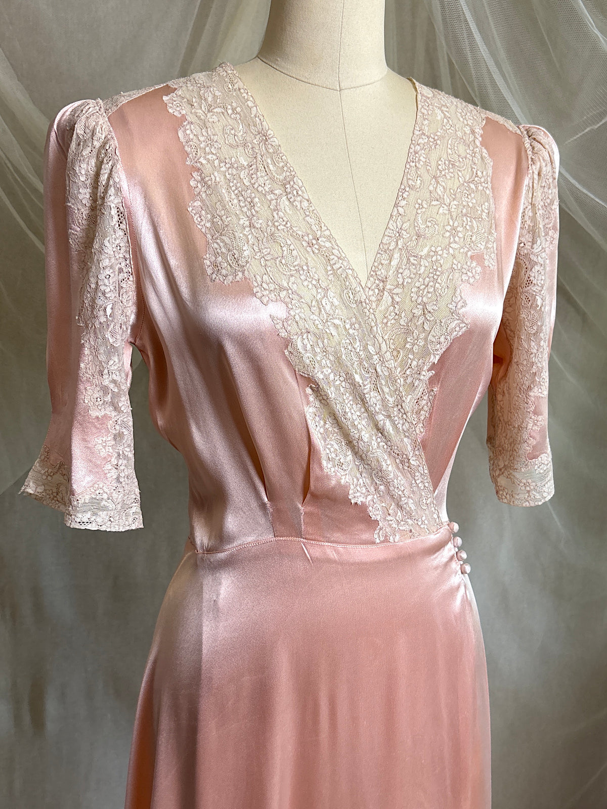 Vintage 1940's Dressing Gown - Dusty Rose Pink Crepe-Back Satin with Keyhole Back | S, M