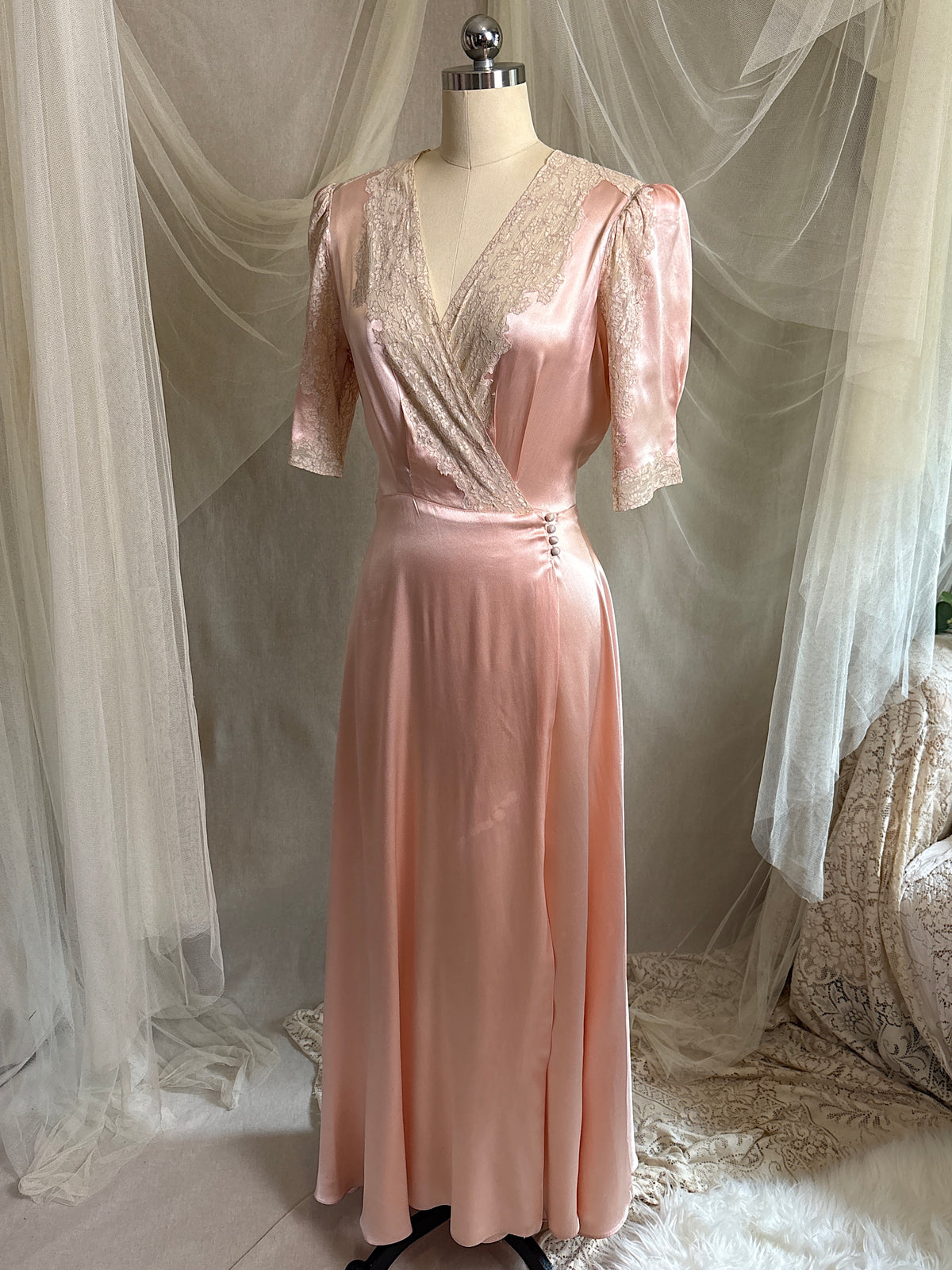 Vintage 1940's Dressing Gown - Dusty Rose Pink Crepe-Back Satin with Keyhole Back | S, M