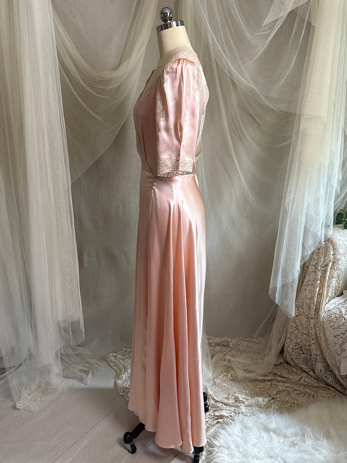 Vintage 1940's Dressing Gown - Dusty Rose Pink Crepe-Back Satin with Keyhole Back | S, M
