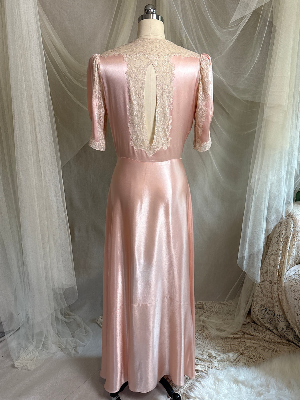 Vintage 1940's Dressing Gown - Dusty Rose Pink Crepe-Back Satin with Keyhole Back | S, M