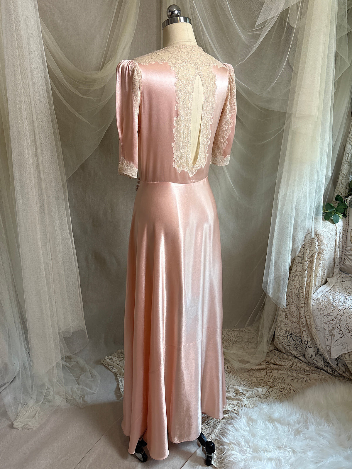 Vintage 1940's Dressing Gown - Dusty Rose Pink Crepe-Back Satin with Keyhole Back | S, M