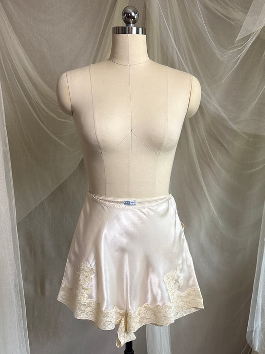 Vintage 1940's Tap Pants - Ivory Rayon Satin with Cotton Lace by Lady Leonora | XS