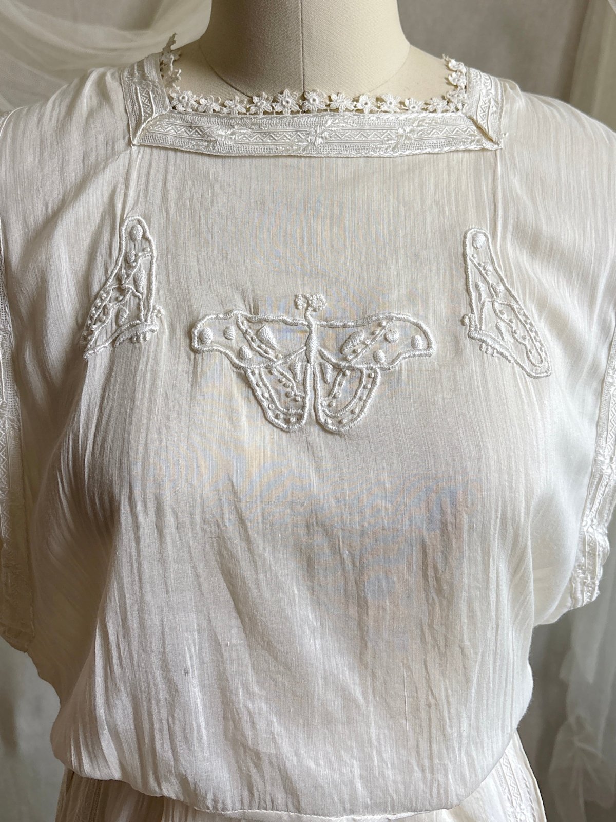 Antique 1910's - 1920's Dress - Soft White Natural Pongee Silk with Moth Embroidery & Tablier Overskirt | XXS, XS - Daggers & Dames