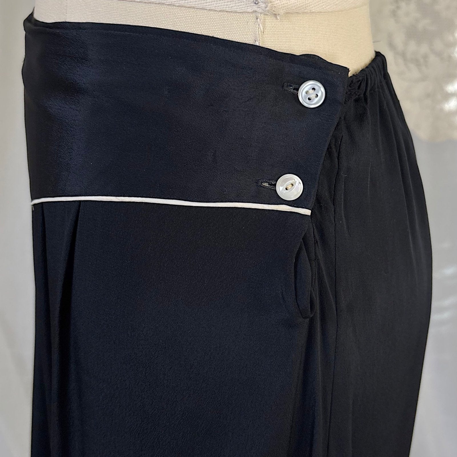 Antique 1920's Black & White Kimono Silk Lounge Set with Dragon Embroidery, size S, M - Daggers & Dames