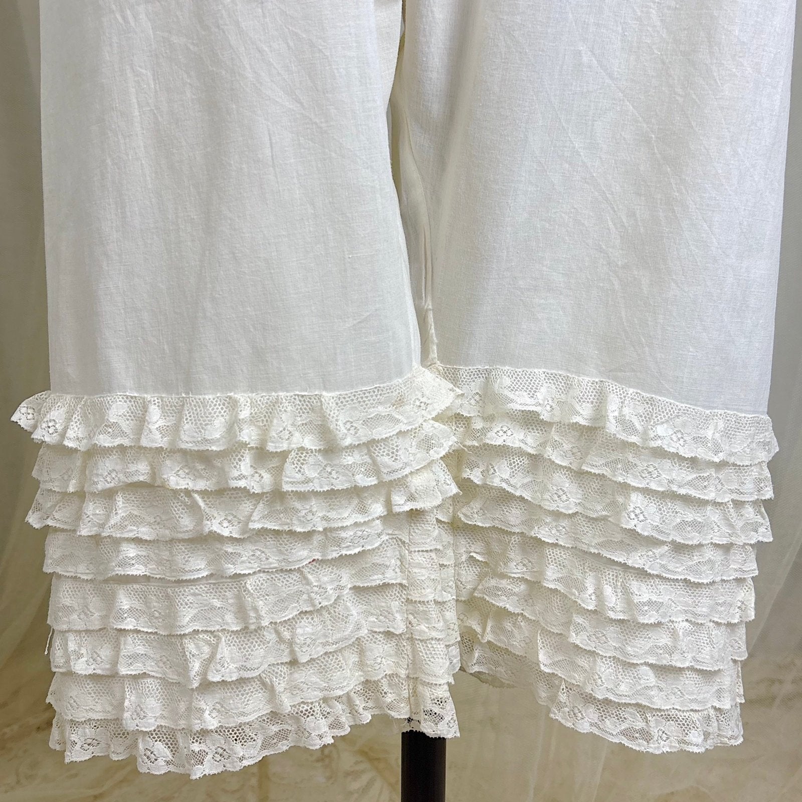 Antique Edwardian 1910's White Cotton Bloomers with Ruffled Bobbin Lace, size S, M, LG - Daggers & Dames