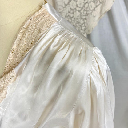 Vintage 1940's Dressing Gown Robe | Pearly White Rayon Satin with Ecru Floral Lace & Shell Buttons | Size LG, XLG | Tranel