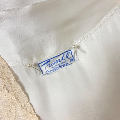 Vintage 1940's Dressing Gown Robe | Pearly White Rayon Satin with Ecru Floral Lace & Shell Buttons | Size LG, XLG | Tranel