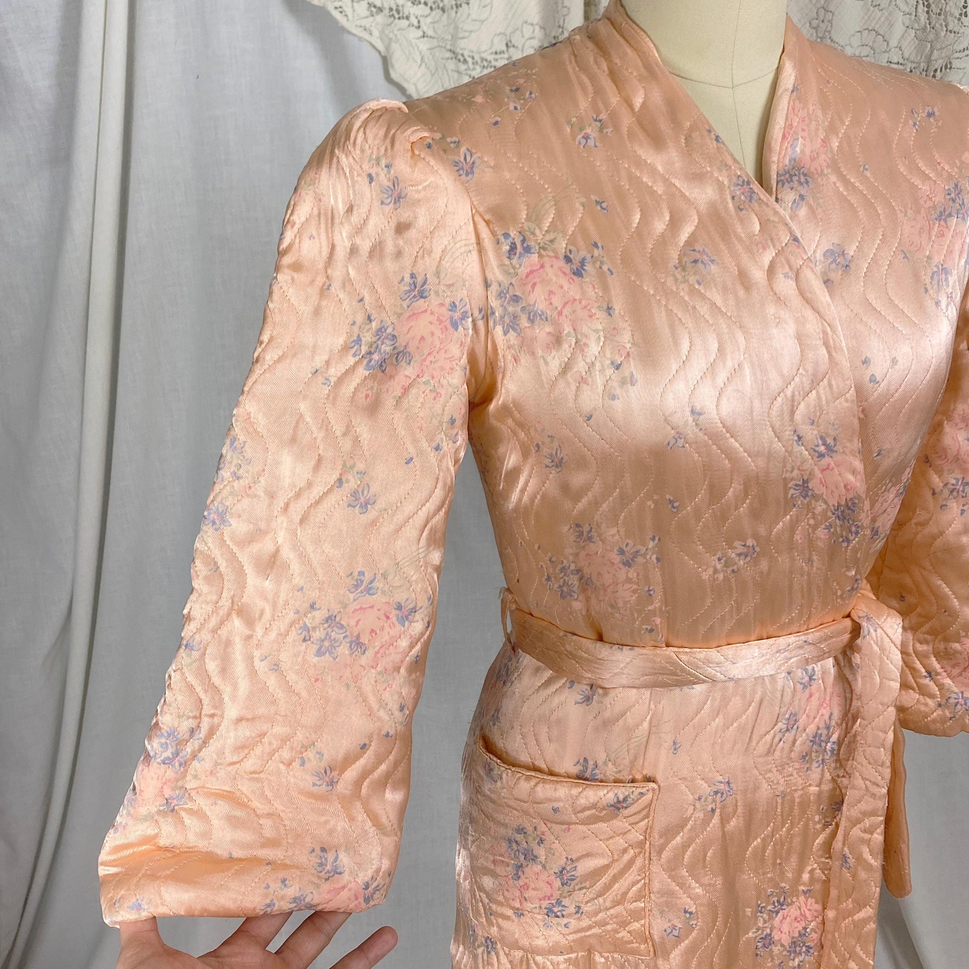 Vintage 1940's Robe | Quilted Floral Print Peachy Pink Rayon Satin with Darted Shoulders & Bell Sleeves | Size XS, S
