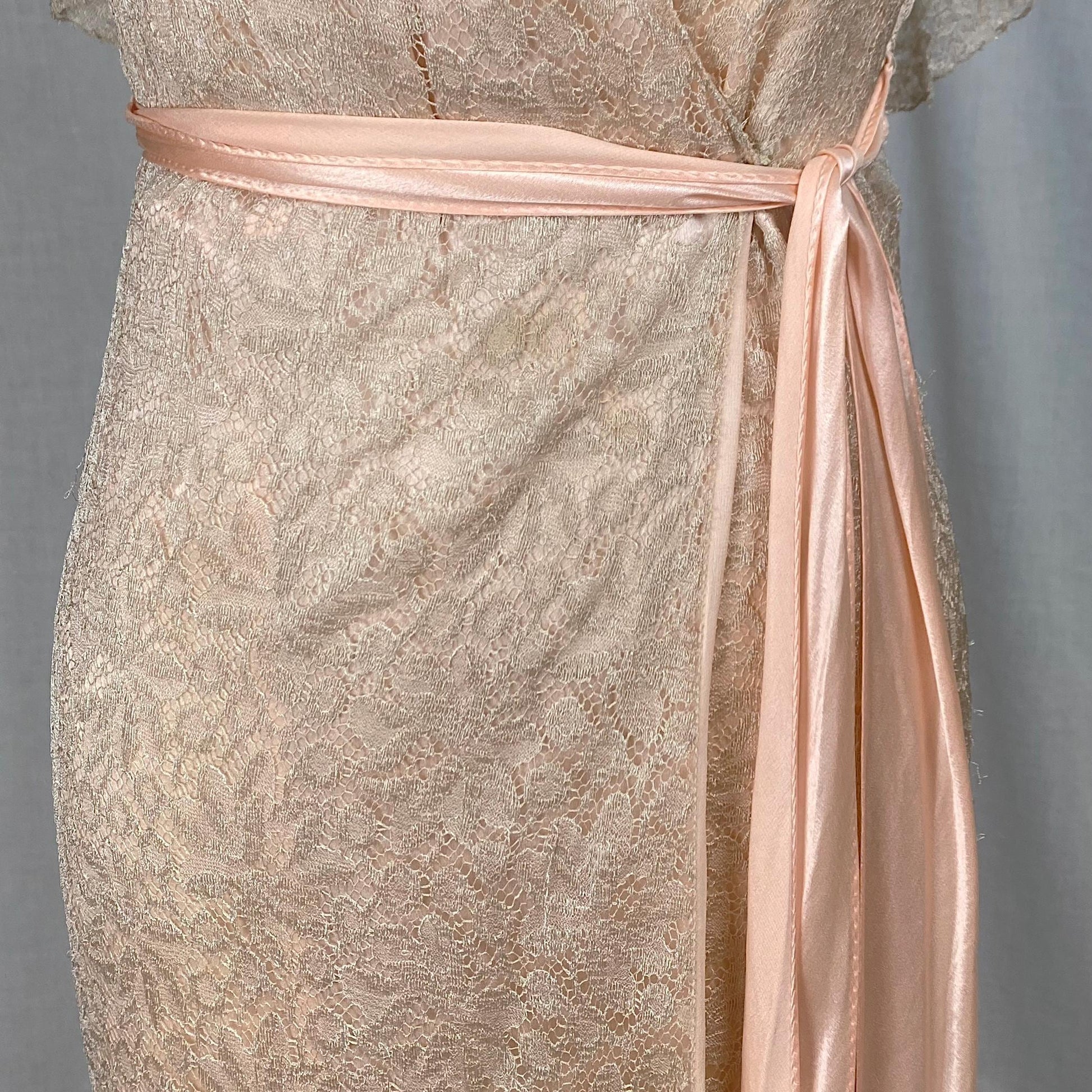 Vintage 1930's Dressing Gown Robe | Pale Bronze Floral Chantilly Lace with Rose Pink Silk Charmeuse Lining | Size XS