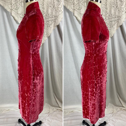 Vintage 1960's Wiggle Dress | Bold Magenta Floral Devore Velvet with Frog Buttons | Size XS