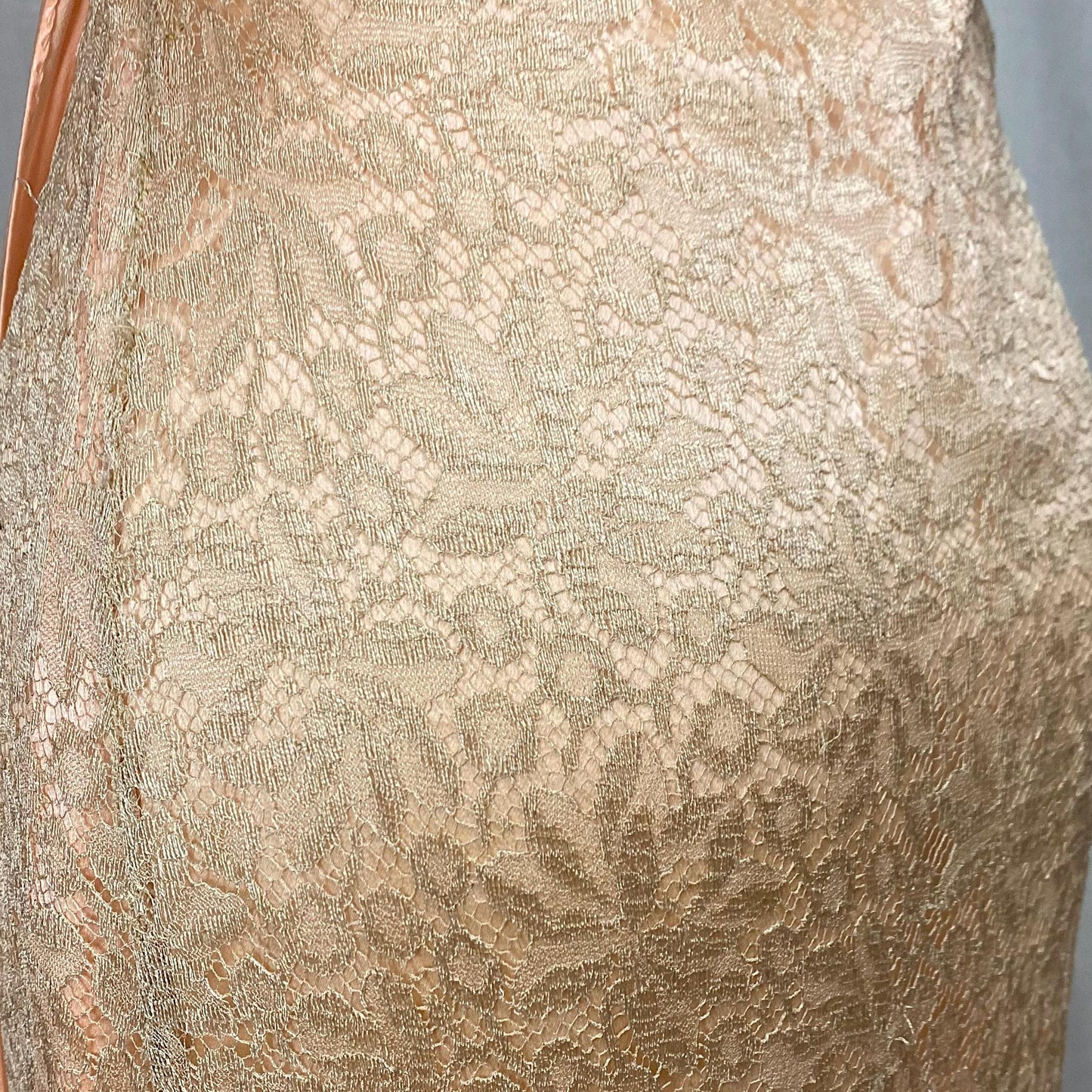 Vintage 1930's Dressing Gown Robe | Pale Bronze Floral Chantilly Lace with Rose Pink Silk Charmeuse Lining | Size XS