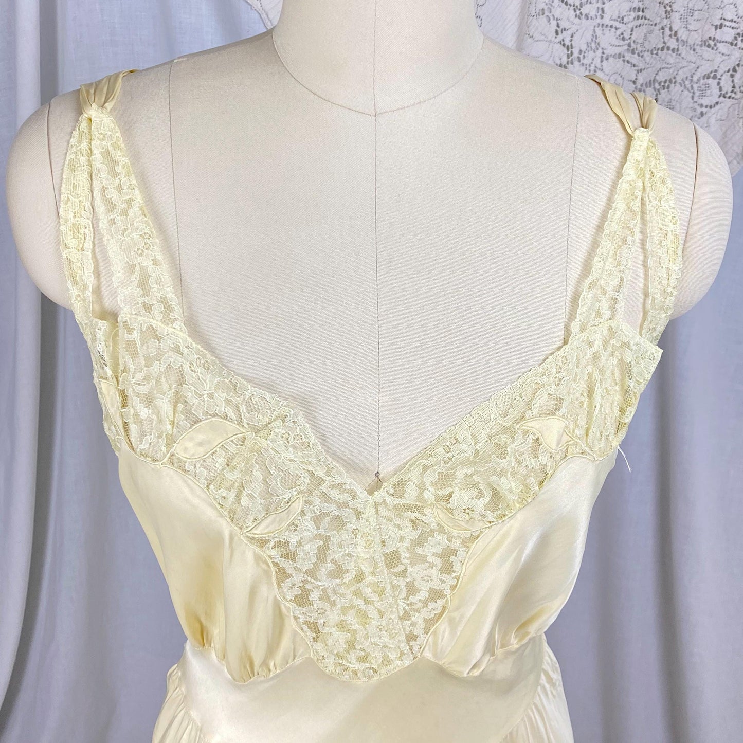 Vintage 1940's - 1950's Nightgown | Pale Yellow Rayon Satin with Acetate Lace | Size S, M | Barbizon Capricious