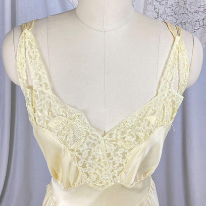 Vintage 1940's - 1950's Nightgown | Pale Yellow Rayon Satin with Acetate Lace | Size S, M | Barbizon Capricious