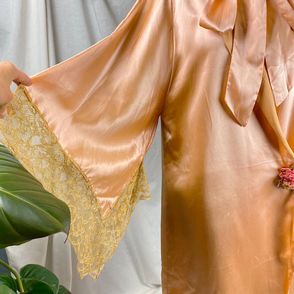 Vintage 1920's Dressing Gown Robe | Pale Rose Pink Silk & Wide Lace Edged Sleeves | Size S, M | John Wanamaker - New with Tags