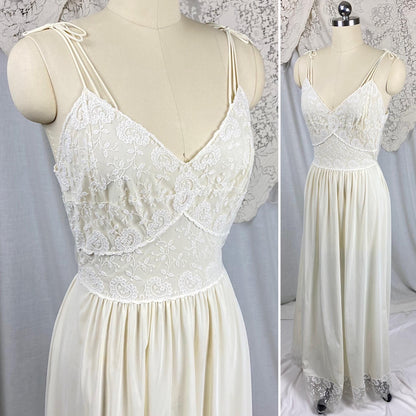 Vintage 1950's - 1960's Nightgown & Peignoir Set | Buttercream White Nylon with Floral Embroidery | Size S, M | By Carter's