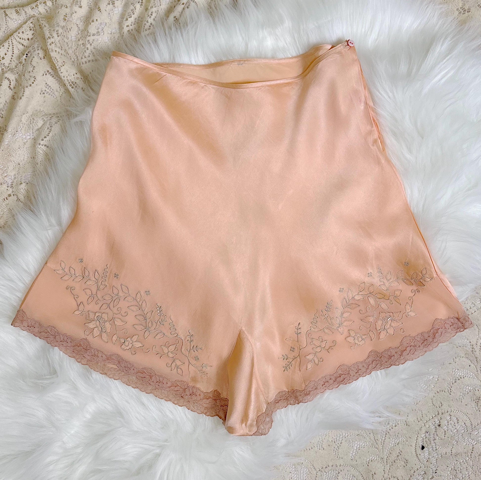 Vintage 1930's Tap Pants - Pale Peach Silk Satin with Sheer Chiffon Inserts & Silver Threaded Floral Embroidery - Size S, M