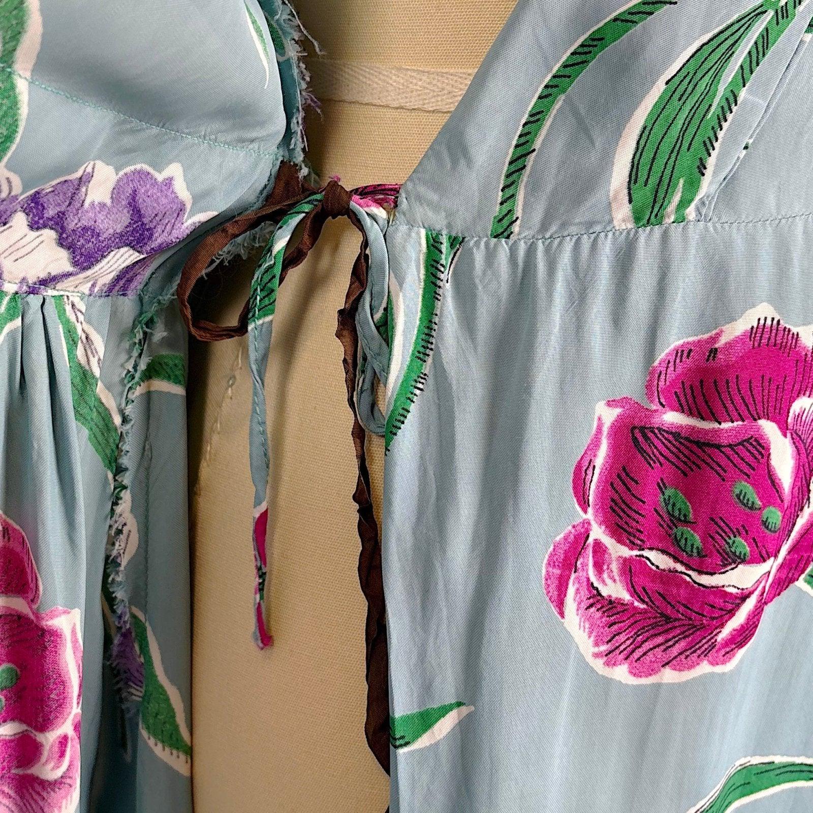 Vintage 1940's Sky Blue Rayon Dressing Gown with Bold Tulip Print - By Vali Fashion, Size S, M - Daggers & Dames