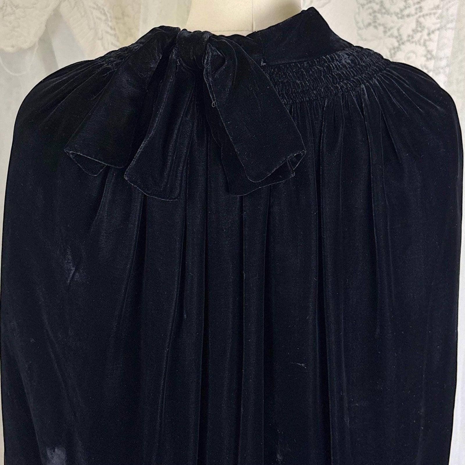 Vintage 1920's Cocoon Cape - Lush Black Velvet with Gold Silk Lining - Size XS, S, M - Daggers & Dames