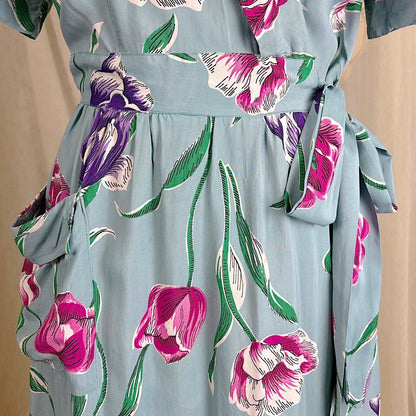 Vintage 1940's Sky Blue Rayon Dressing Gown with Bold Tulip Print - By Vali Fashion, Size S, M - Daggers & Dames
