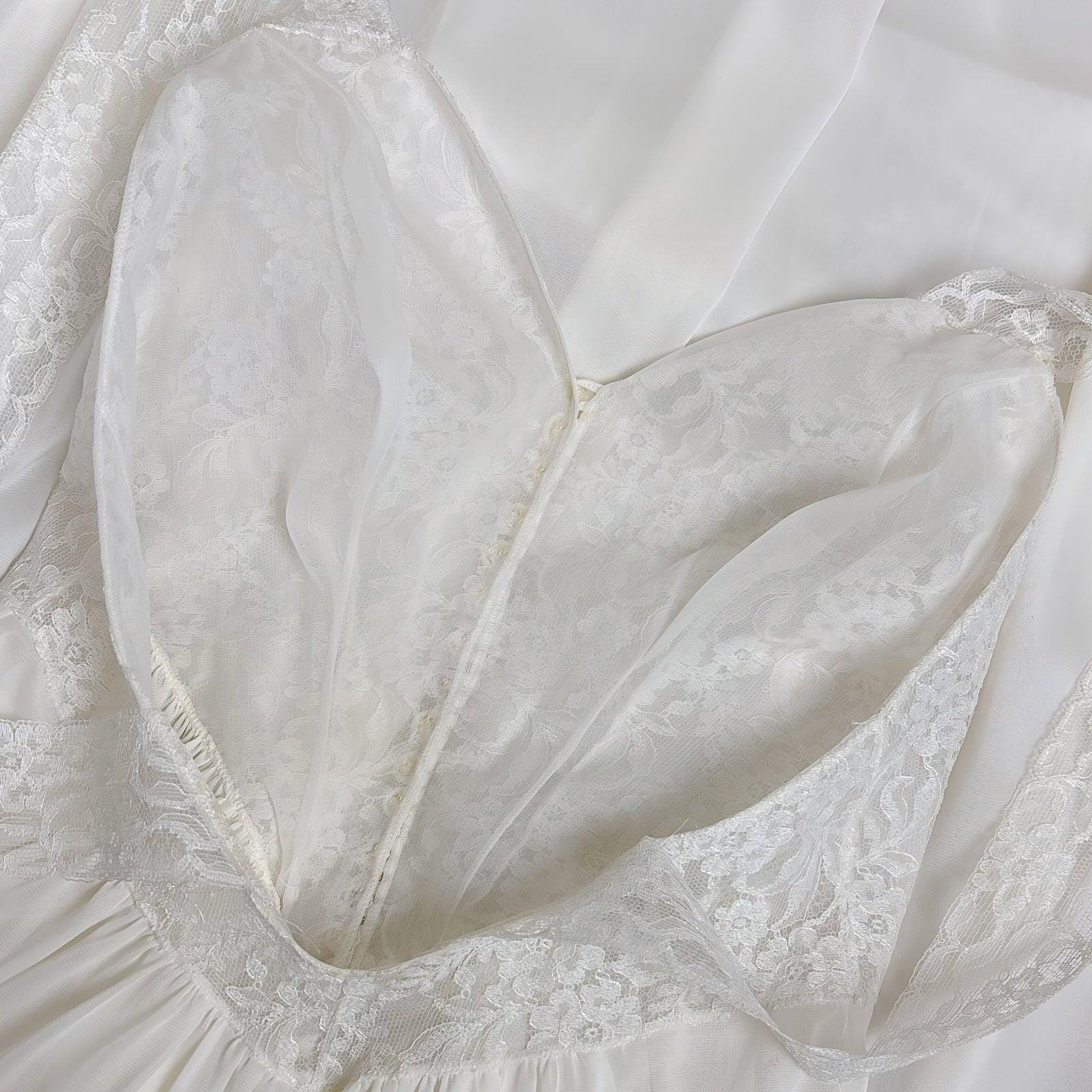 1950's - 1960's Nightgown - White Nylon with Heart Shaped Lace Button - up Bodice & Open Back by Colura - Daggers & Dames