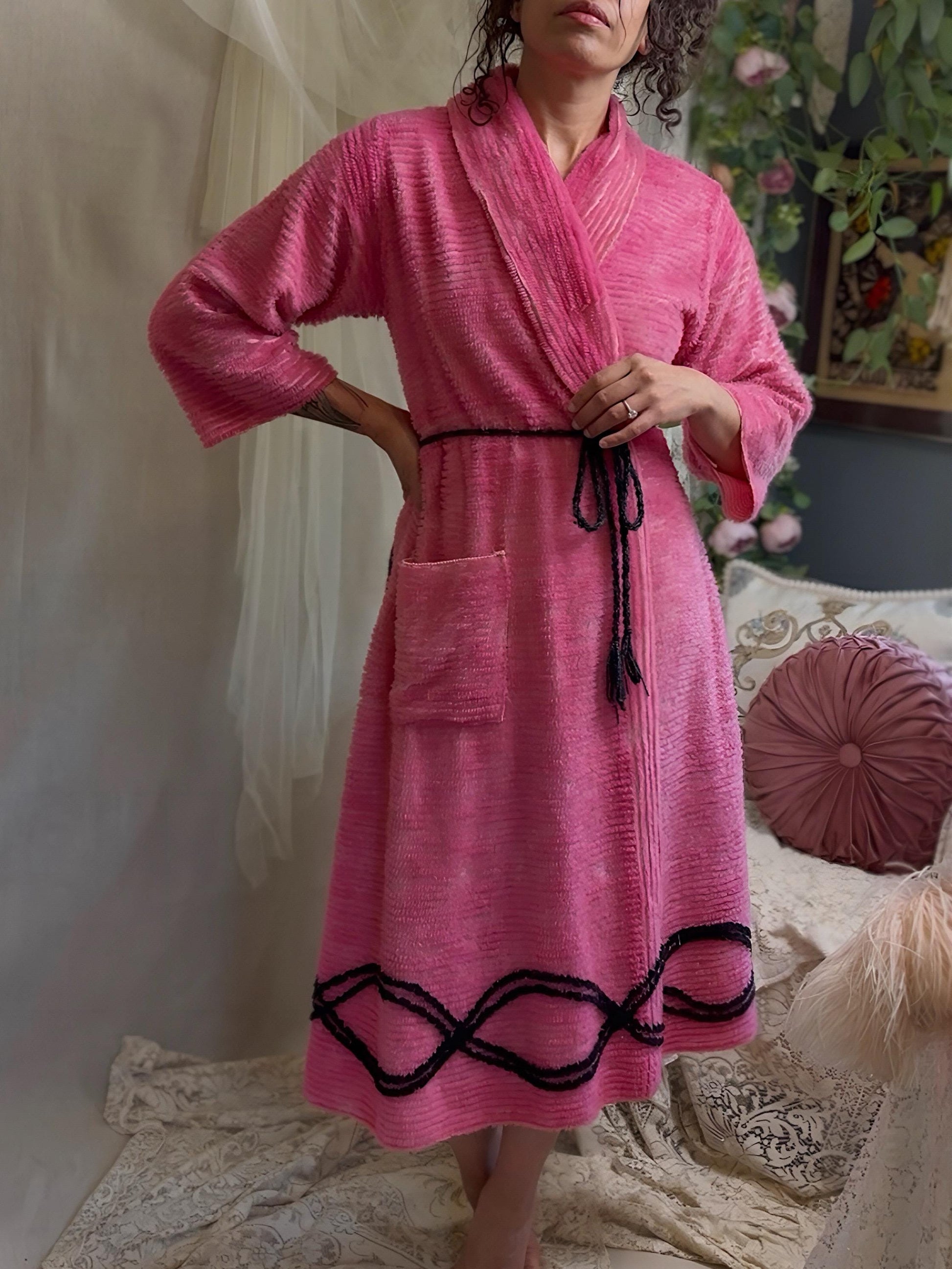 Vintage 1940's - 1950's Robe - Bright Pink Chenille with Peacock Design & Black Trim - Size M
