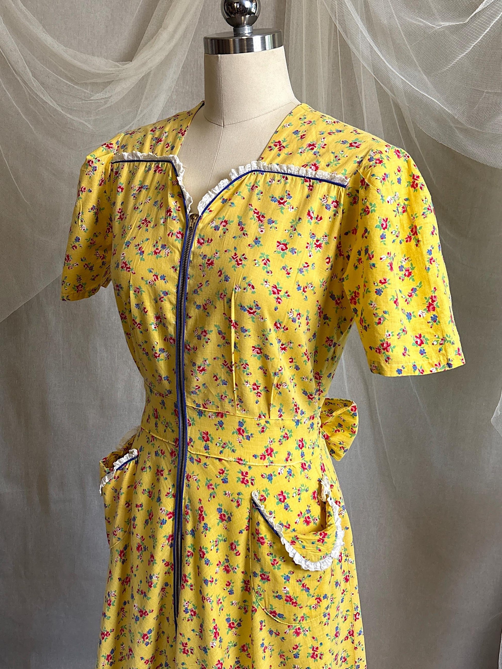 Vintage 1940's Dressing Gown | Sunny Yellow Cotton with Red Ditsy Floral Print | S