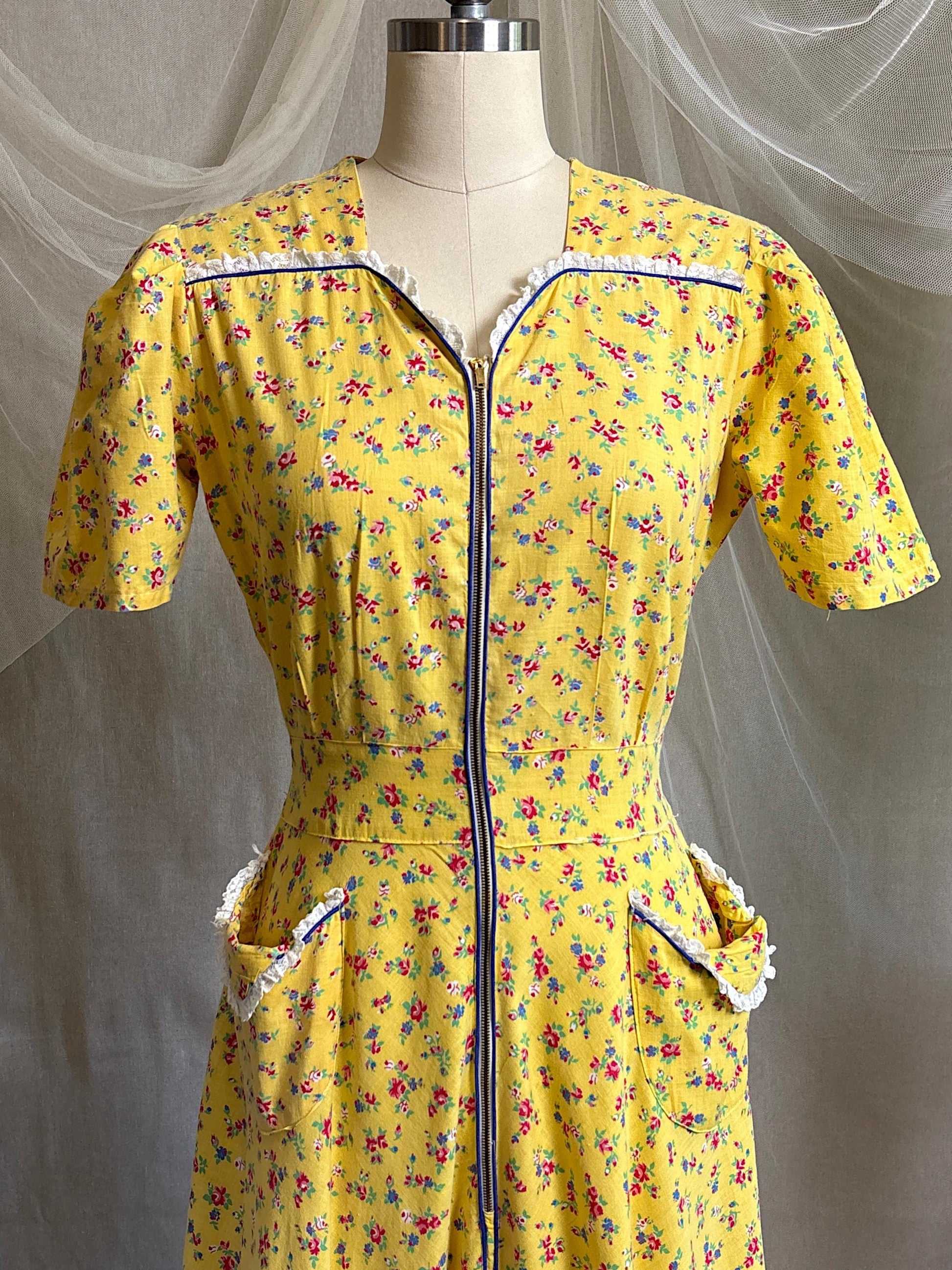 Vintage 1940's Dressing Gown | Sunny Yellow Cotton with Red Ditsy Floral Print | S