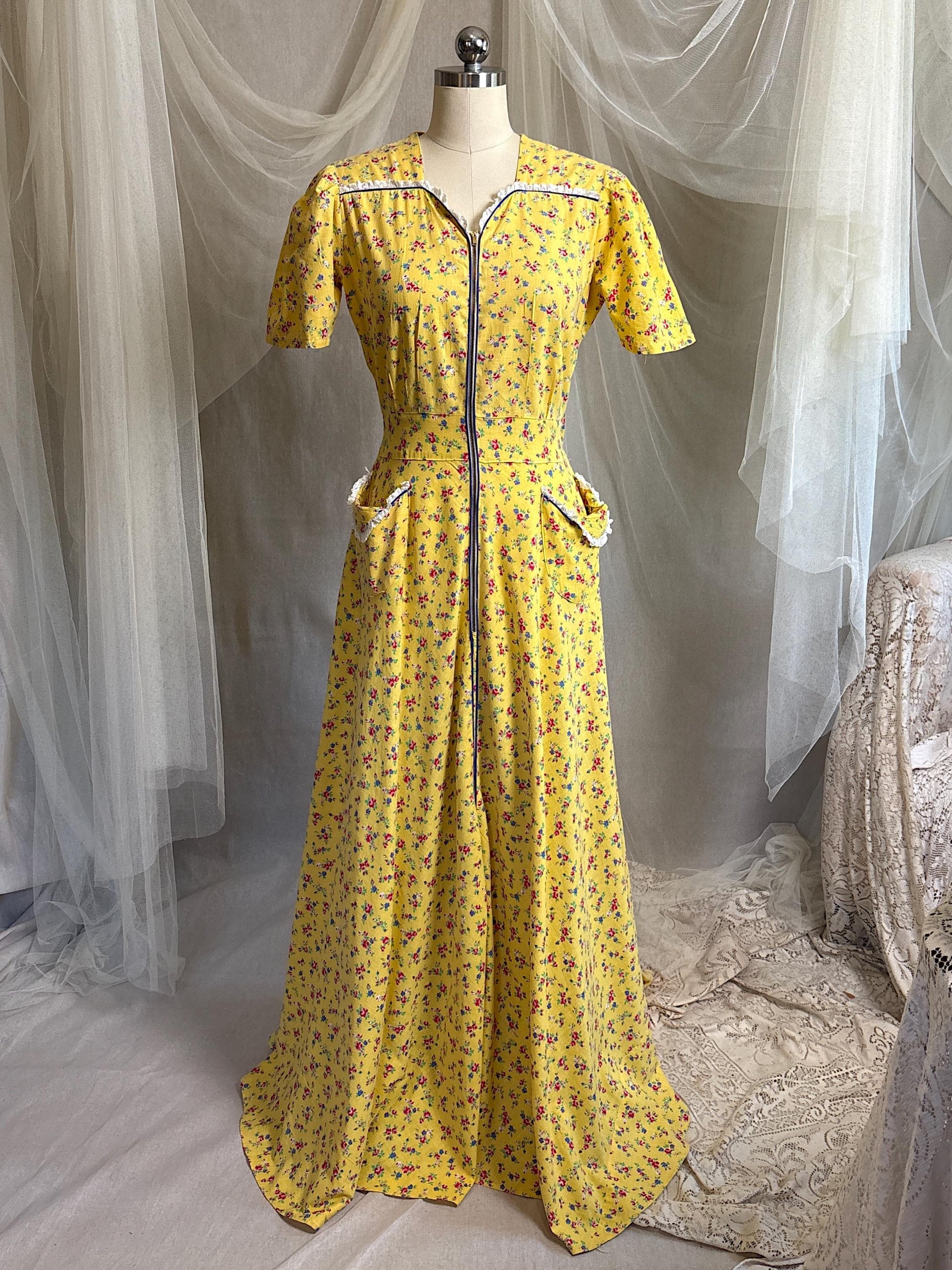 Vintage 1940's Dressing Gown | Sunny Yellow Cotton with Red Ditsy Floral Print | S