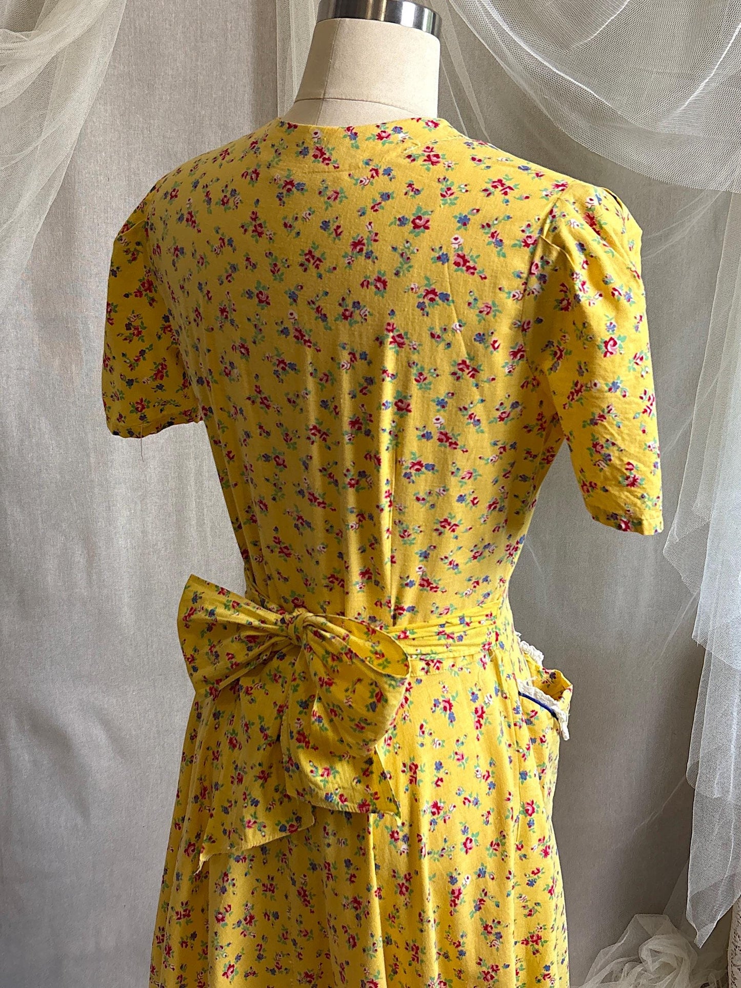 Vintage 1940's Dressing Gown | Sunny Yellow Cotton with Red Ditsy Floral Print | S