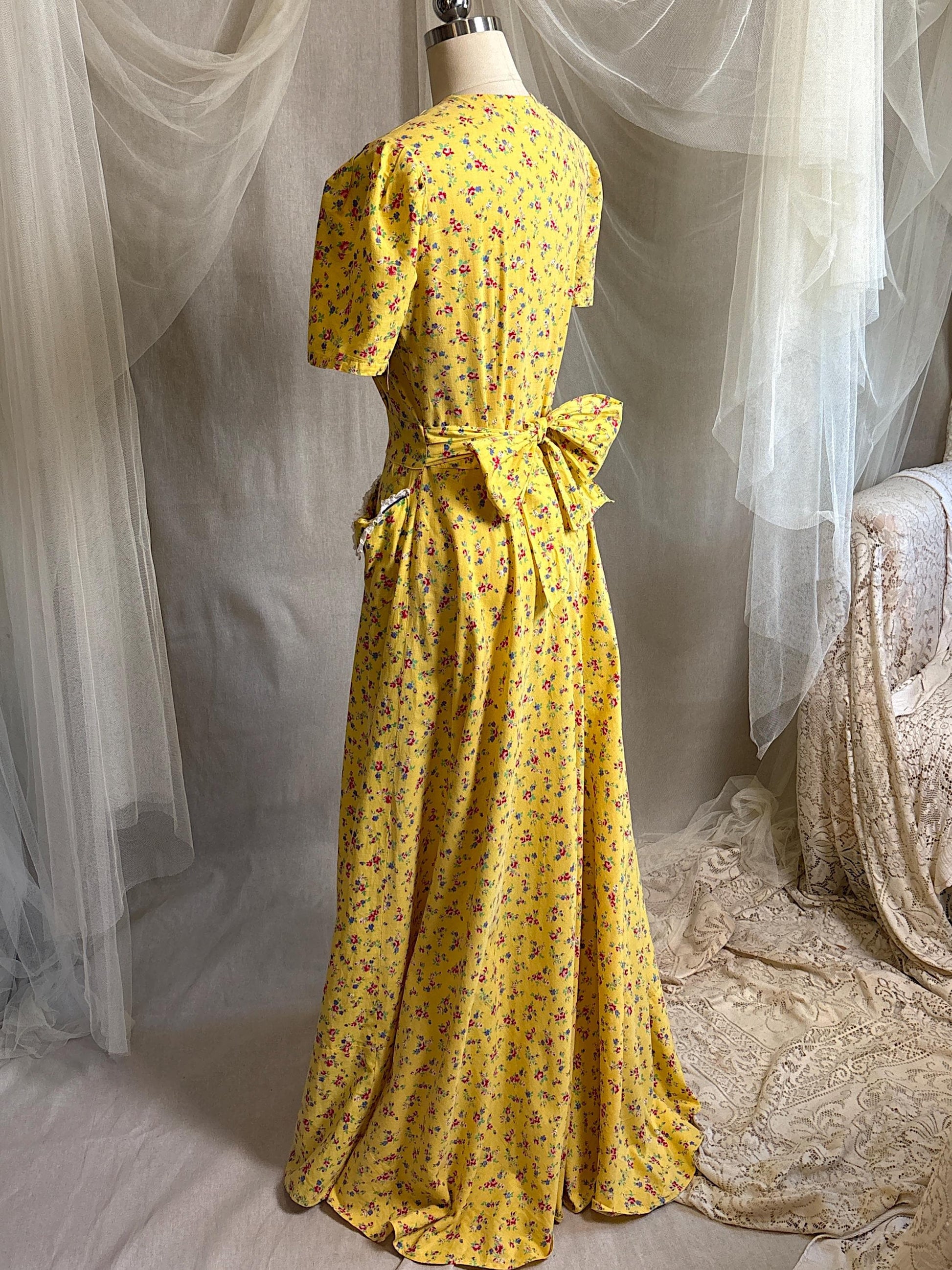 Vintage 1940's Dressing Gown | Sunny Yellow Cotton with Red Ditsy Floral Print | S