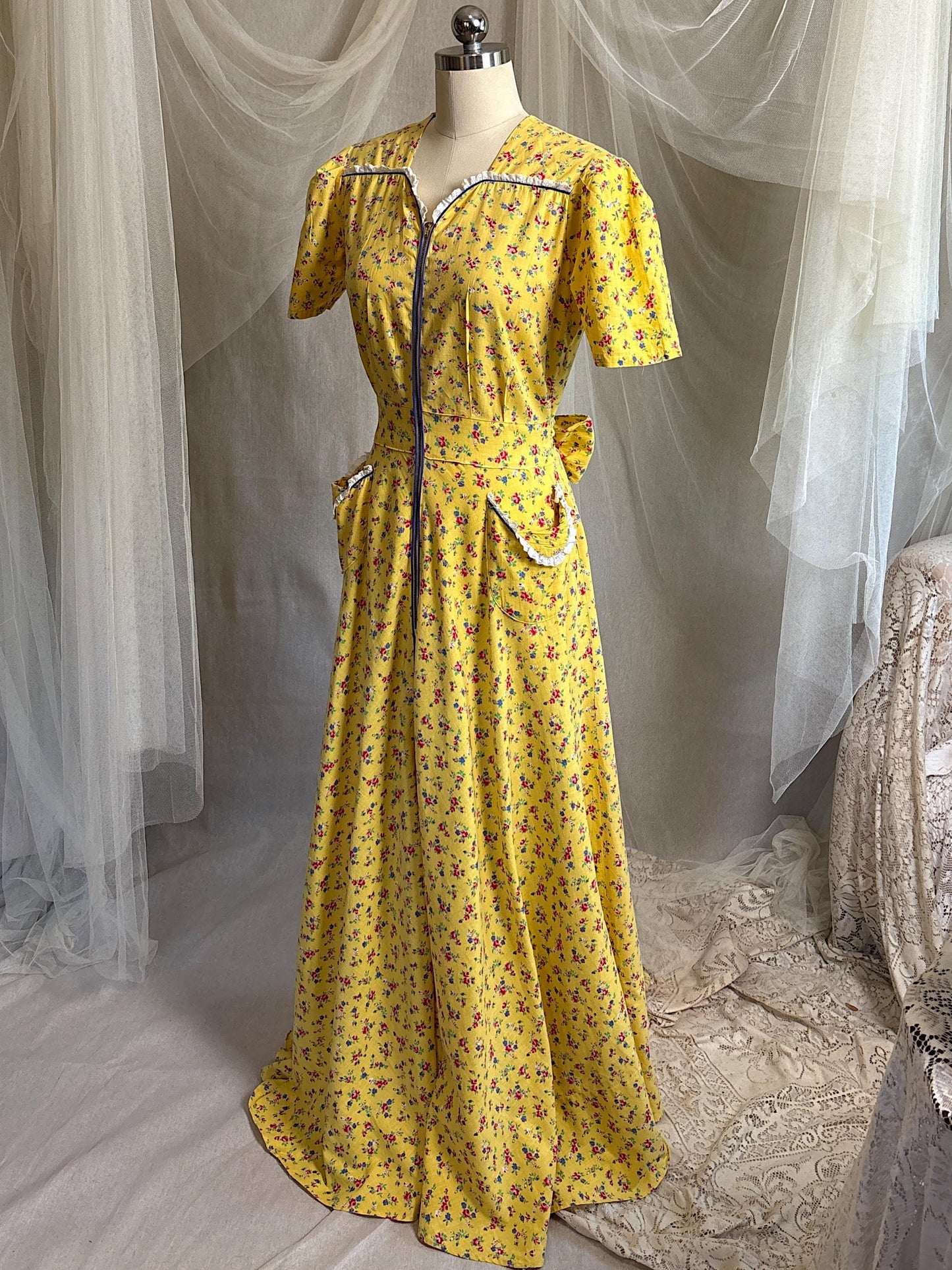 Vintage 1940's Dressing Gown | Sunny Yellow Cotton with Red Ditsy Floral Print | S