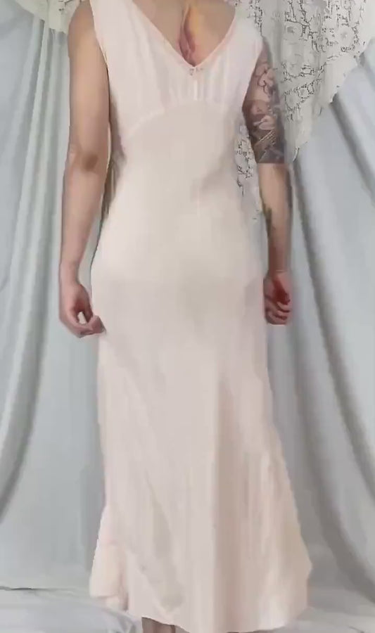 Vintage 1930's Nightgown | Pale Peach Silk with Mauve Lace Collar & Button Detail | Size S, M