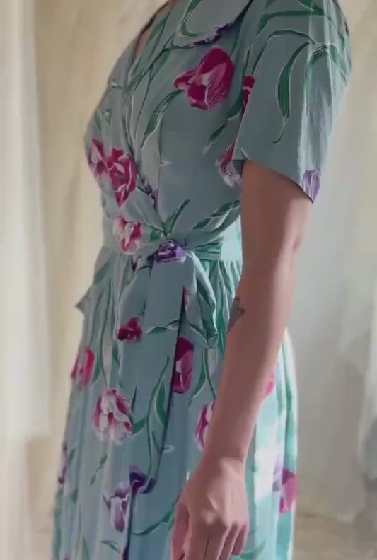 Vintage 1940's Dressing Gown - Sky Blue Rayon with Bold Tulip Print - By Vali Fashion, Size S, M
