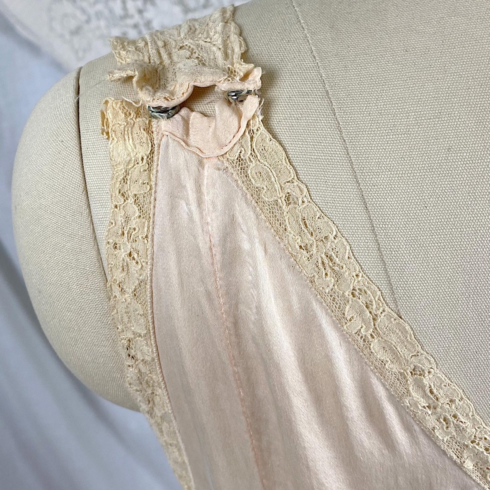 Vintage 1920's - 1930's Jumpsuit Pajamas | Pale Buttercream Silk with Ivory Floral Cotton Lace | Size M - Daggers & Dames