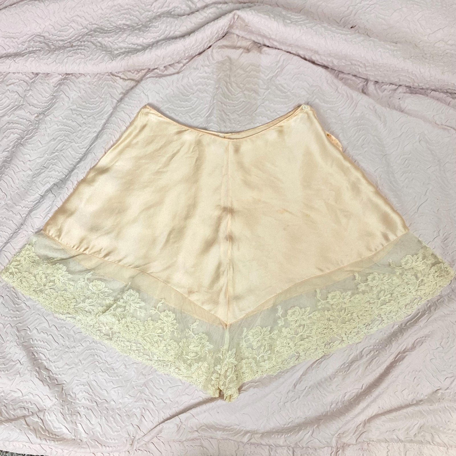 Vintage 1920's - 1930's Tap Pants & Bralette Lingerie Set | Powder Pink Silk with Ivory Alencon Lace | Size S - Daggers & Dames