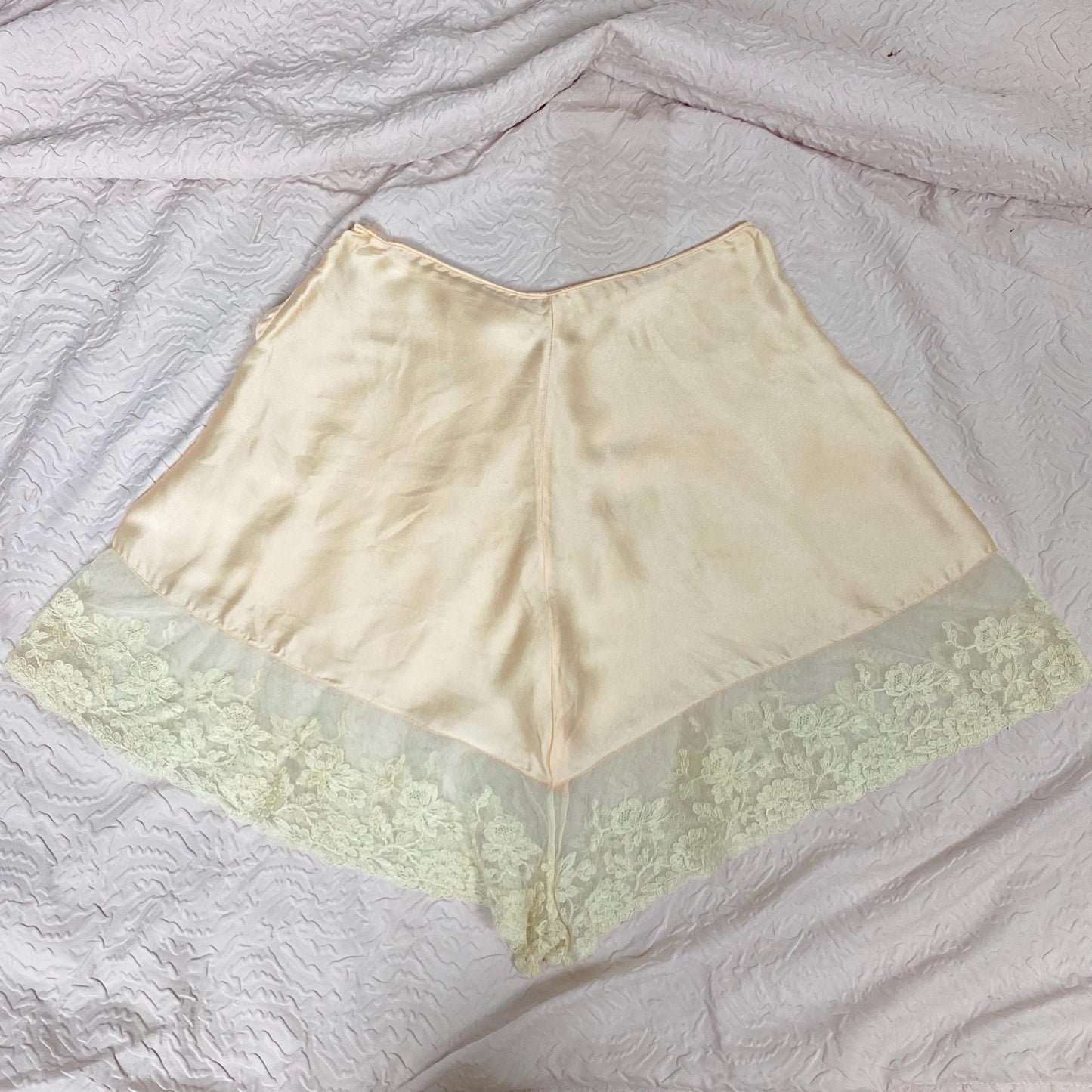 Vintage 1920's - 1930's Tap Pants & Bralette Lingerie Set | Powder Pink Silk with Ivory Alencon Lace | Size S - Daggers & Dames