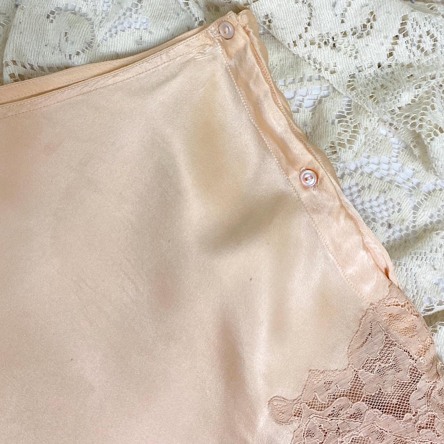 Vintage 1920's - 1930's Tap Pants | Rich Rose Gold Silk Satin with Wide Deep Nude Lace | Size M, LG - Daggers & Dames