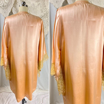 Vintage 1920's Dressing Gown Robe | Pale Rose Pink Silk & Wide Lace Edged Sleeves | Size S, M | John Wanamaker - New with Tags - Daggers & Dames