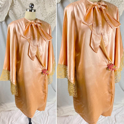 Vintage 1920's Dressing Gown Robe | Pale Rose Pink Silk & Wide Lace Edged Sleeves | Size S, M | John Wanamaker - New with Tags - Daggers & Dames