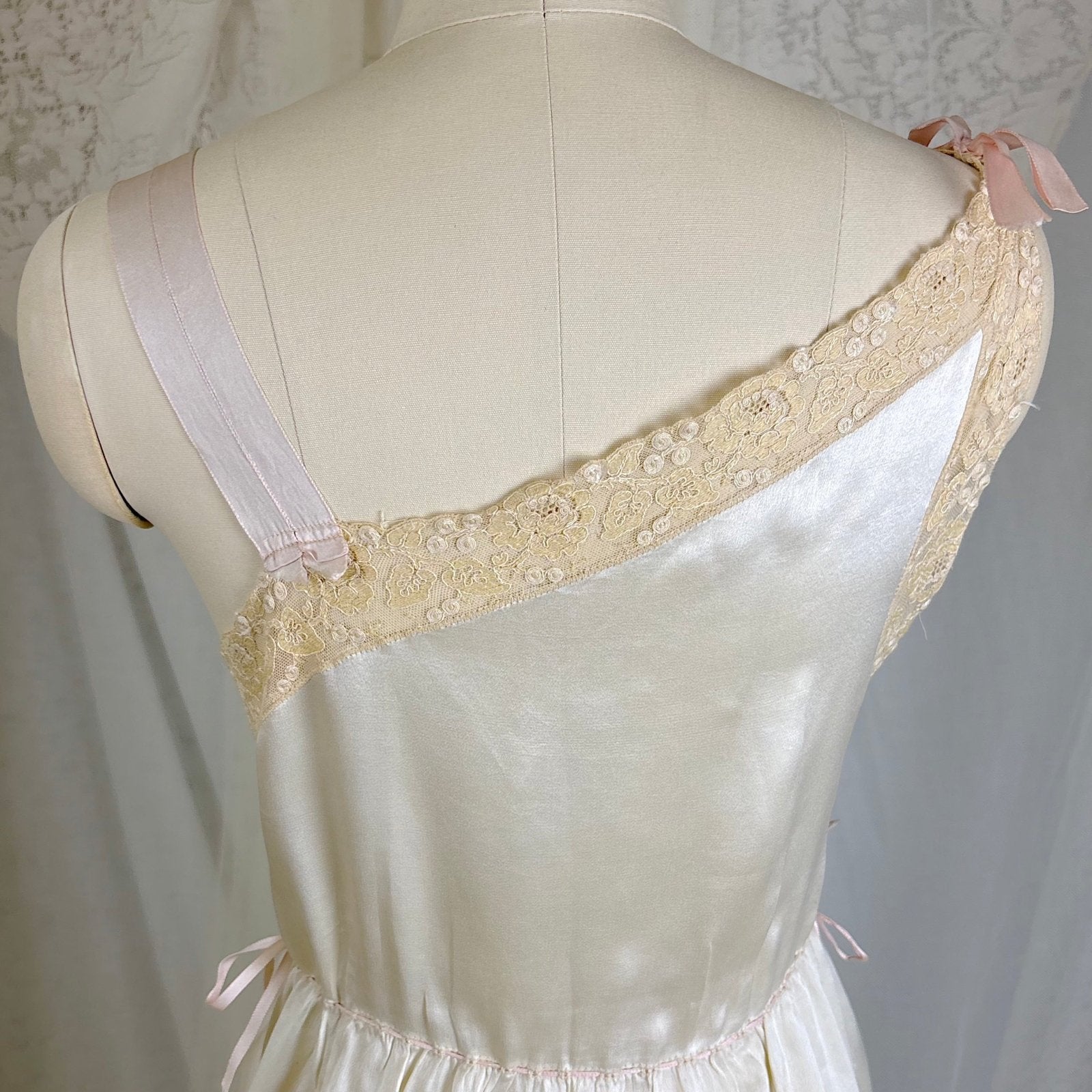 Vintage 1920's Pearl White Silk Nightgown with Grapevine Tambour Lace size XS - Daggers & Dames