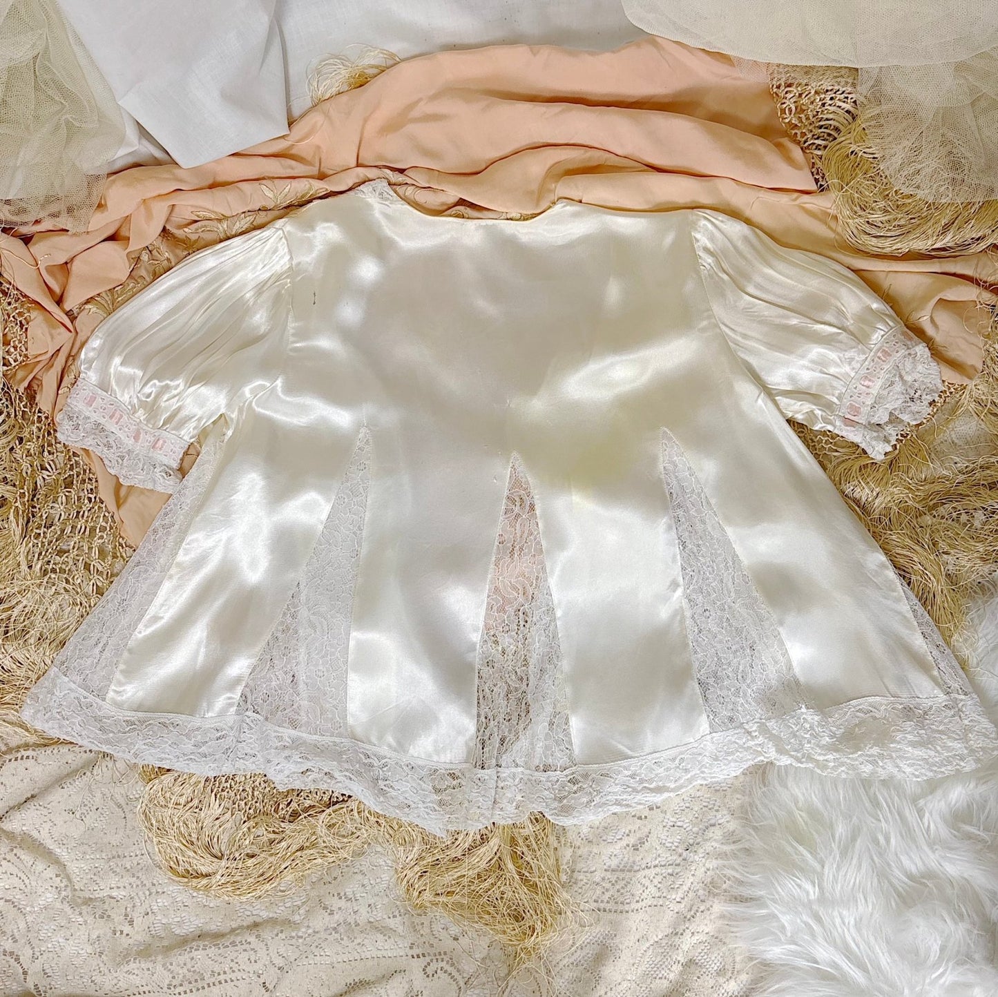 Vintage 1930's - 1940's Pearl White Rayon Satin & Chantilly Lace Nightgown & Bed Jacket Set, size XS - Daggers & Dames