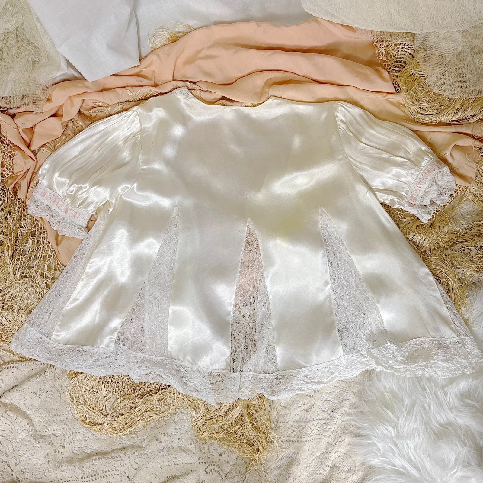 Vintage 1930's - 1940's Pearl White Rayon Satin & Chantilly Lace Nightgown & Bed Jacket Set, size XS - Daggers & Dames