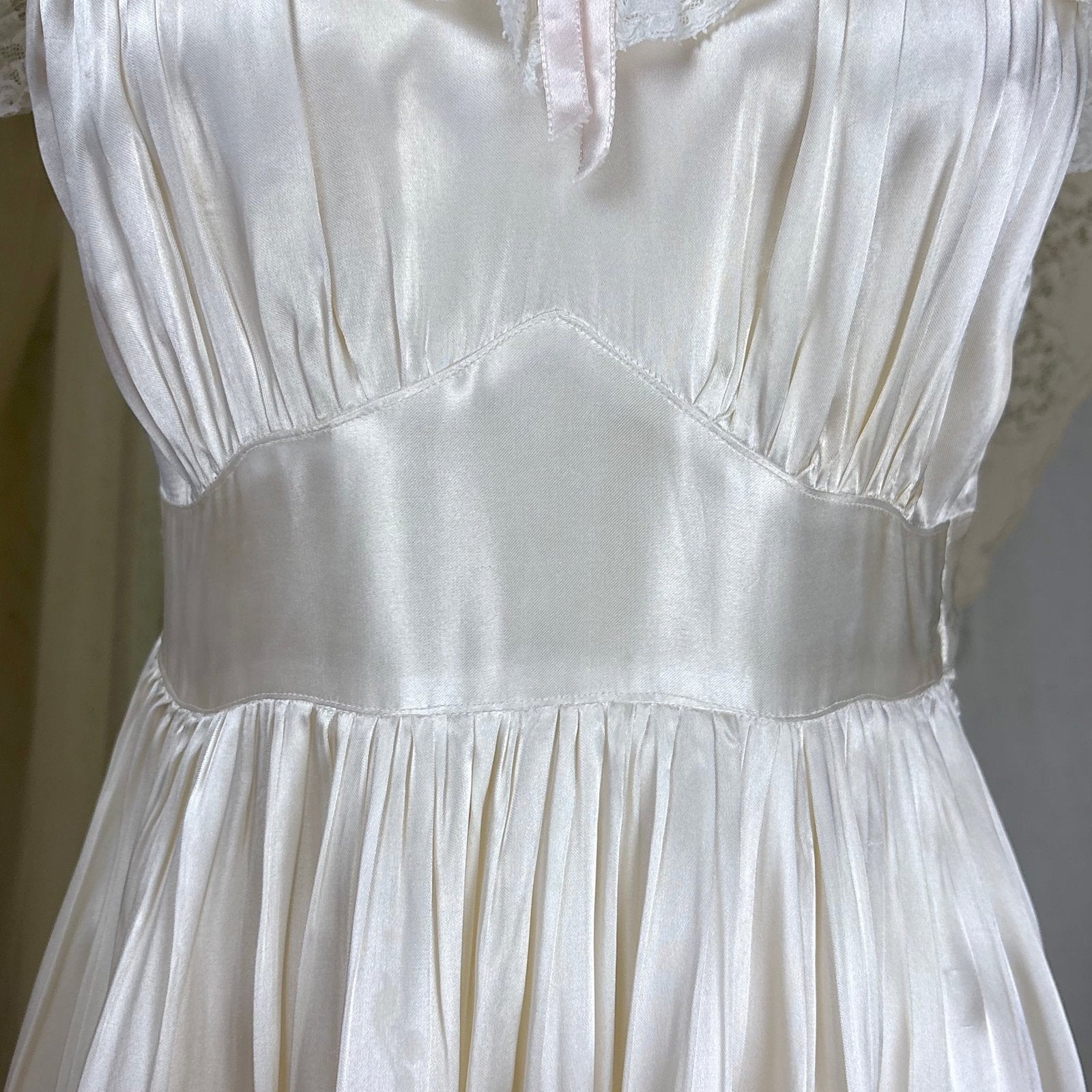 Vintage 1930's - 1940's Pearl White Rayon Satin & Chantilly Lace Nightgown & Bed Jacket Set, size XS - Daggers & Dames