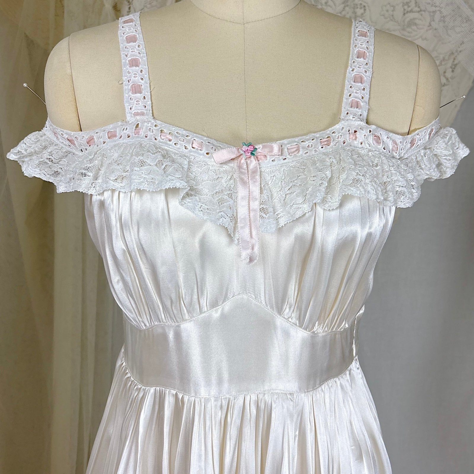 Vintage 1930's - 1940's Pearl White Rayon Satin & Chantilly Lace Nightgown & Bed Jacket Set, size XS - Daggers & Dames
