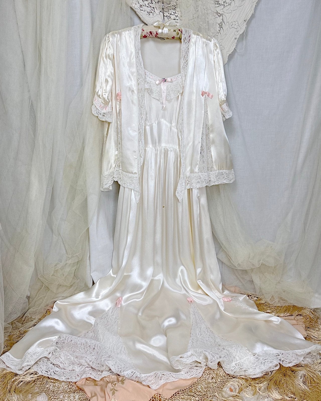 Vintage 1930's - 1940's Pearl White Rayon Satin & Chantilly Lace Nightgown & Bed Jacket Set, size XS - Daggers & Dames