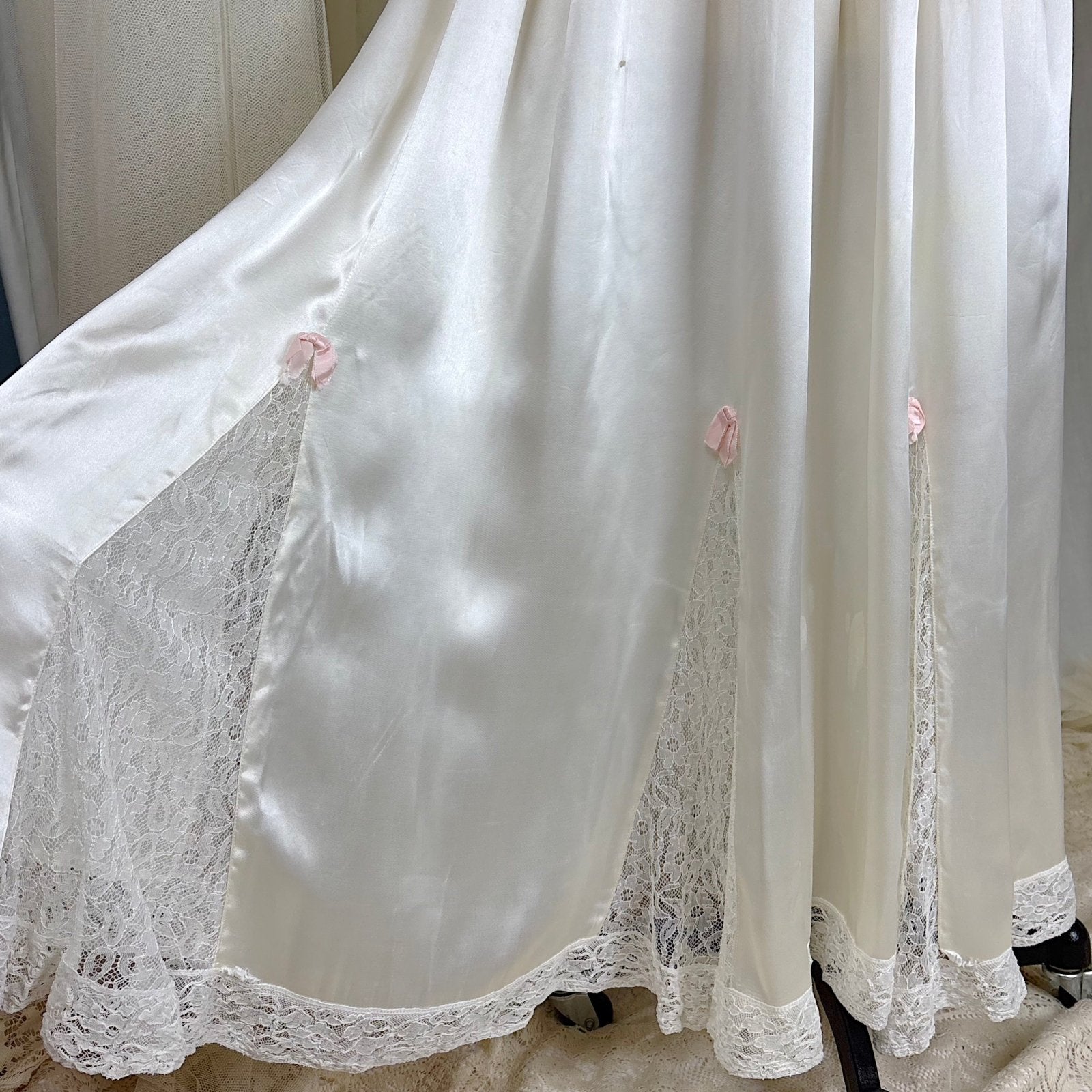 Vintage 1930's - 1940's Pearl White Rayon Satin & Chantilly Lace Nightgown & Bed Jacket Set, size XS - Daggers & Dames