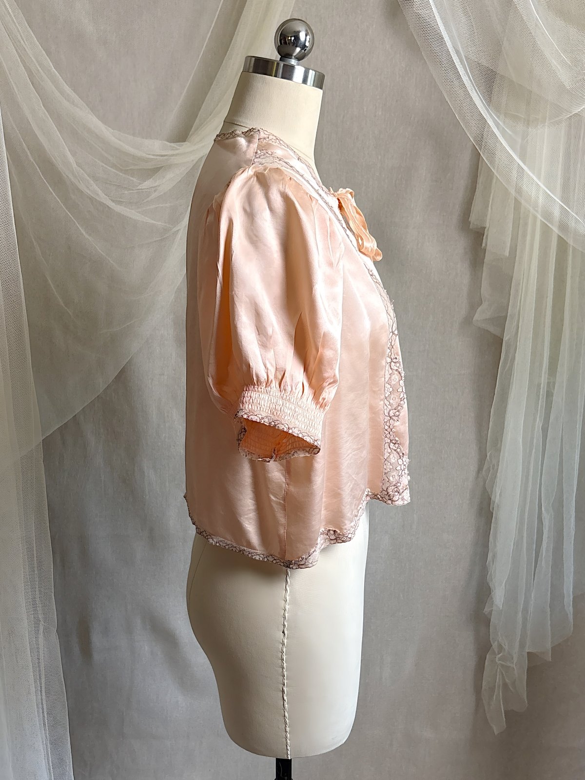 Vintage 1930's Bed Jacket - Antique Rose Pink Silk Satin with Warm Nude Lace Appliqués | S, M - Daggers & Dames