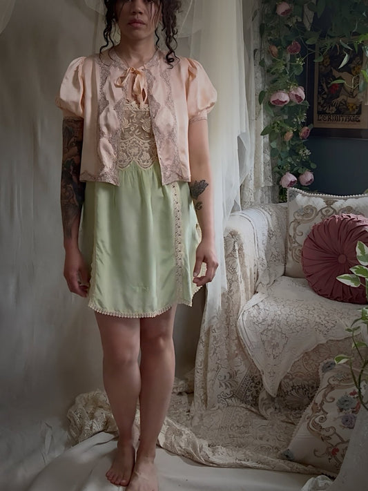 Vintage 1930's Bed Jacket - Antique Rose Pink Silk Satin with Warm Nude Lace Appliqués | S, M - Daggers & Dames