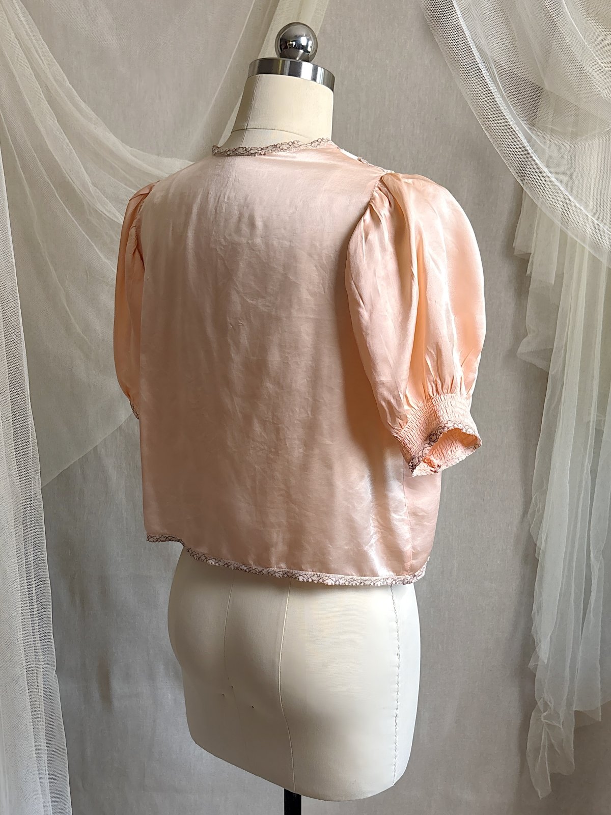 Vintage 1930's Bed Jacket - Antique Rose Pink Silk Satin with Warm Nude Lace Appliqués | S, M - Daggers & Dames